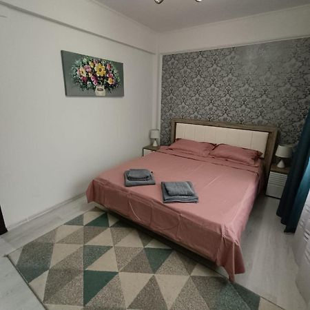 Boutique City Retreats Apartments Jászvásár Kültér fotó