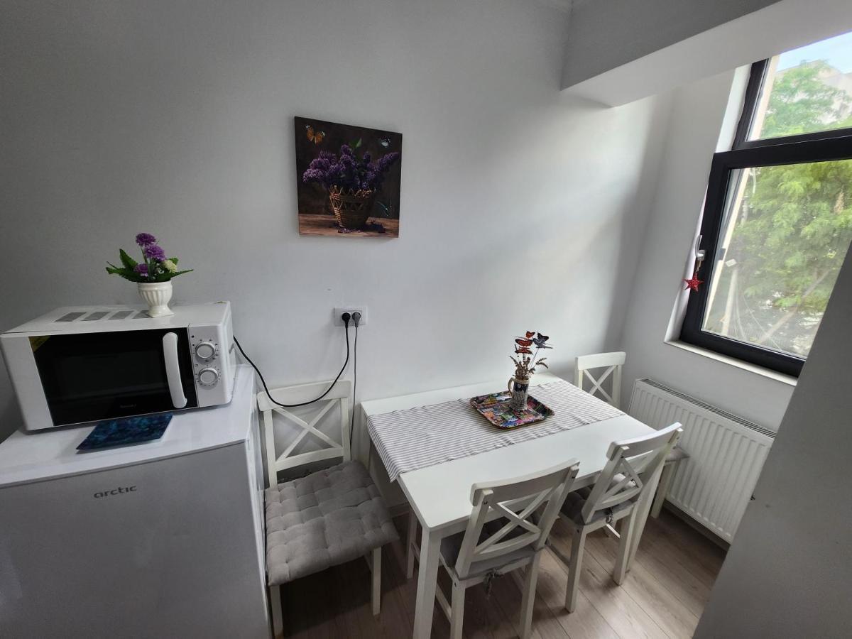 Boutique City Retreats Apartments Jászvásár Kültér fotó