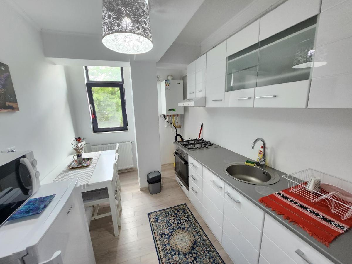 Boutique City Retreats Apartments Jászvásár Kültér fotó