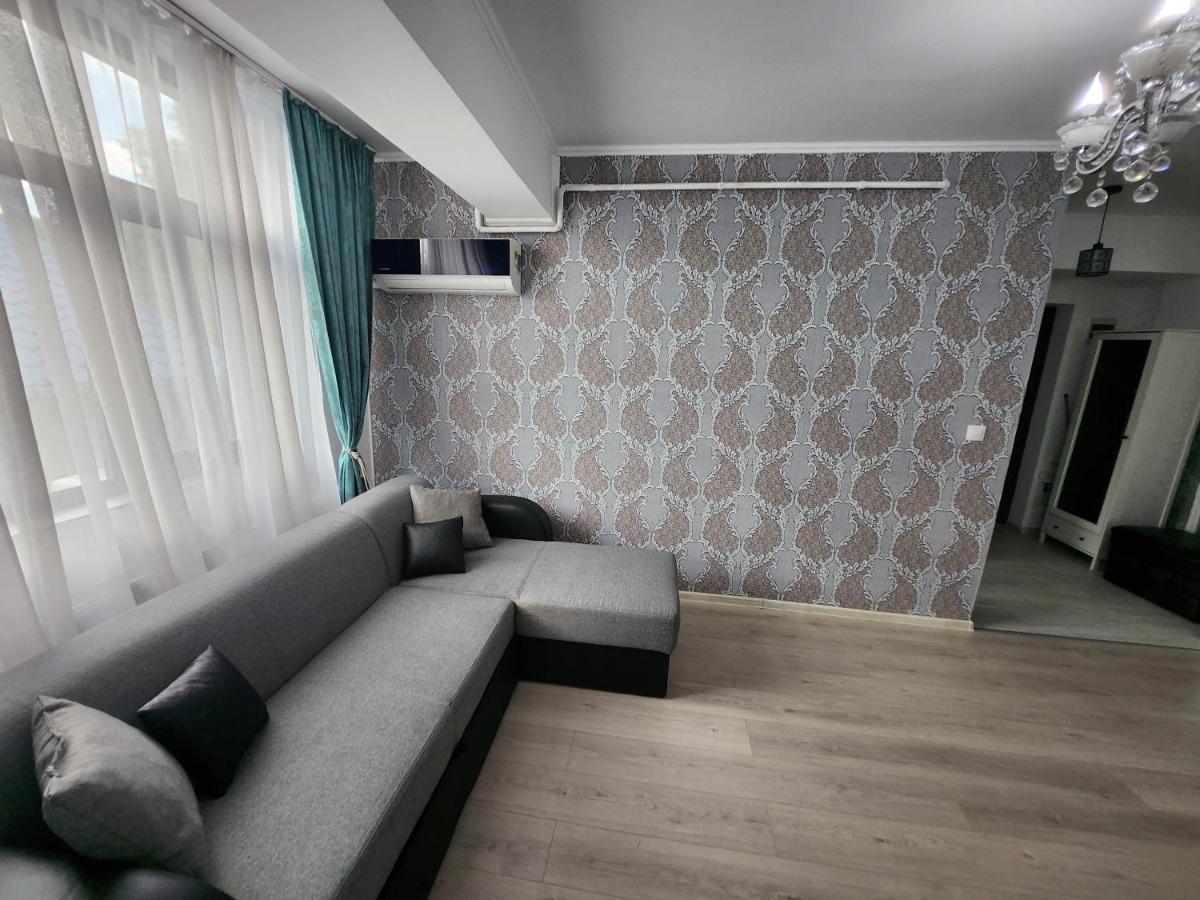 Boutique City Retreats Apartments Jászvásár Kültér fotó