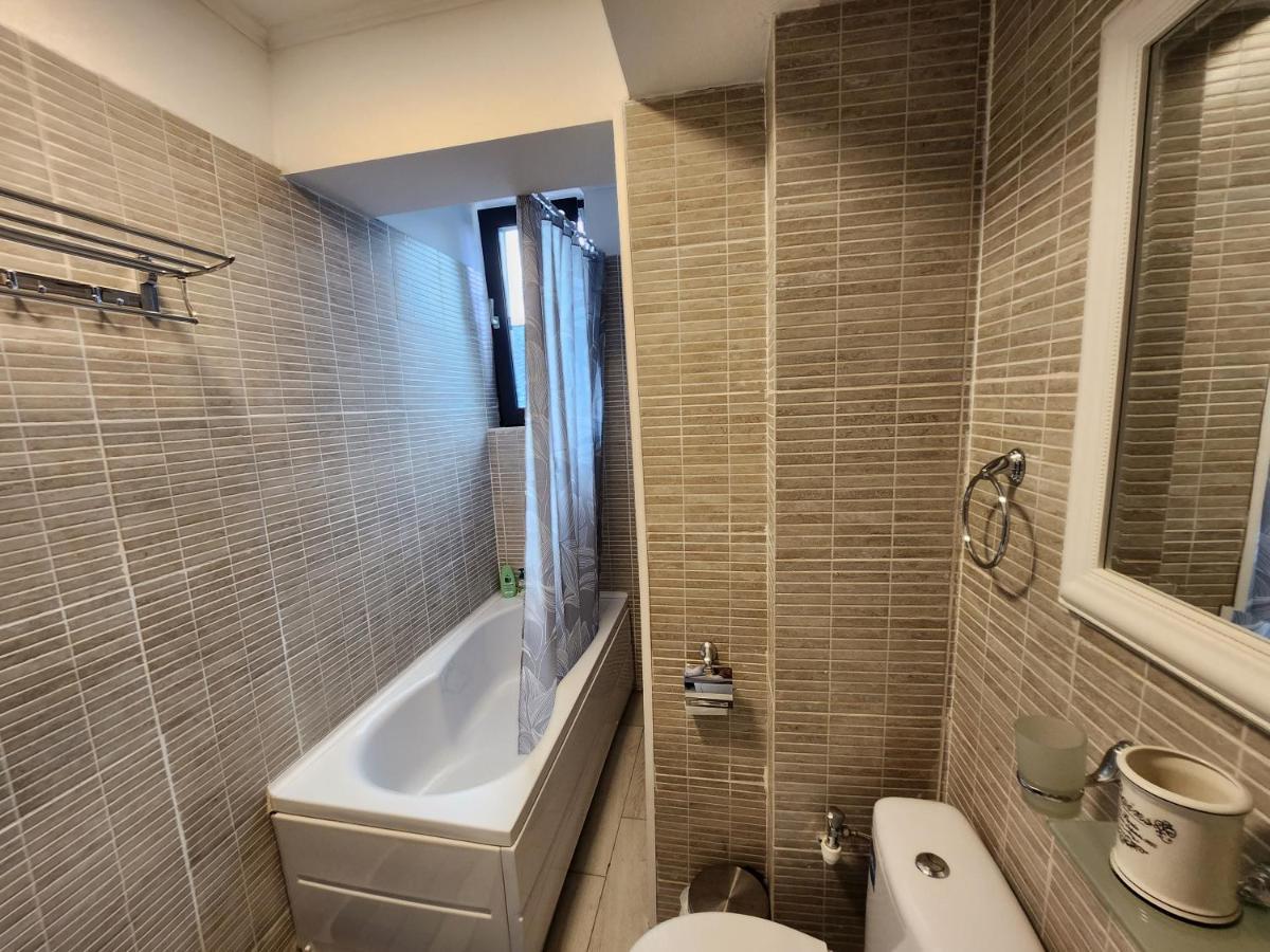 Boutique City Retreats Apartments Jászvásár Kültér fotó