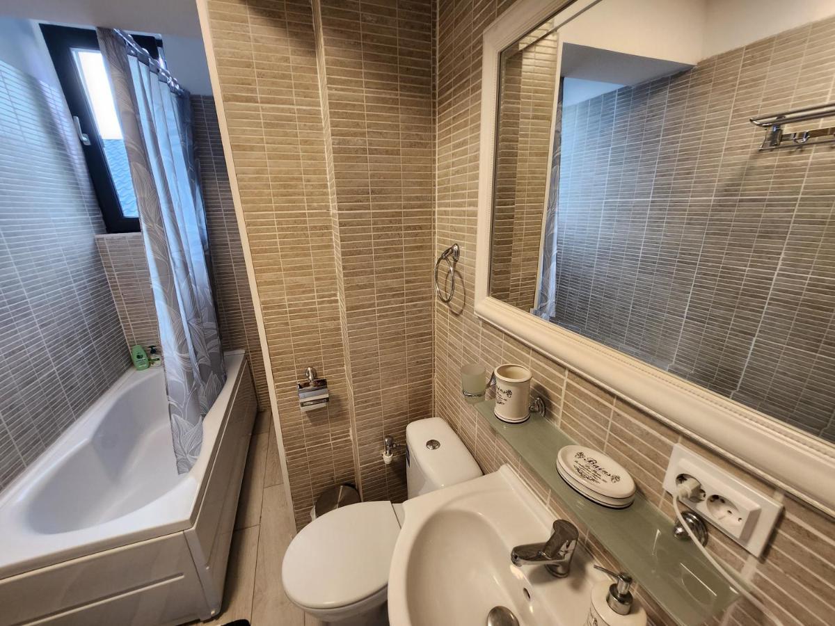 Boutique City Retreats Apartments Jászvásár Kültér fotó